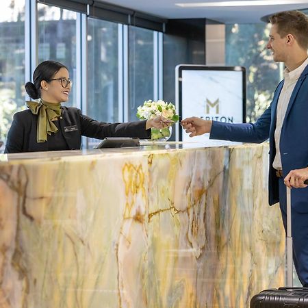 Meriton Suites North Ryde Sydney Eksteriør bilde A hotel receptionist