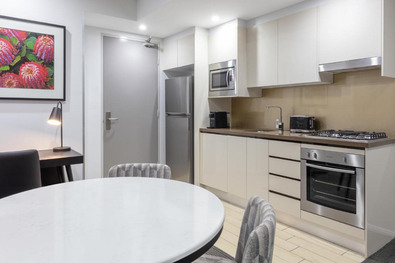 Meriton Suites North Ryde Sydney Eksteriør bilde A typical kitchen in a serviced apartment