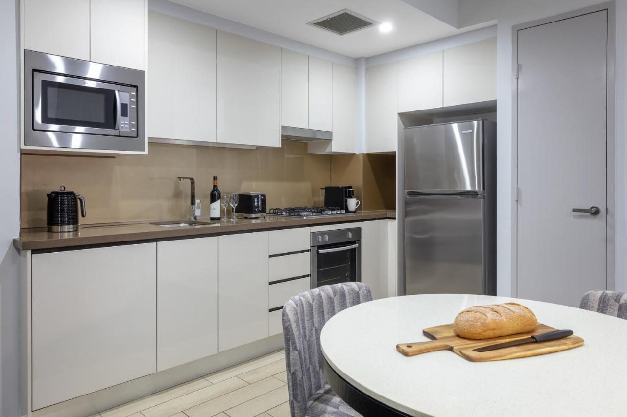Meriton Suites North Ryde Sydney Eksteriør bilde A typical kitchen in a residential apartment