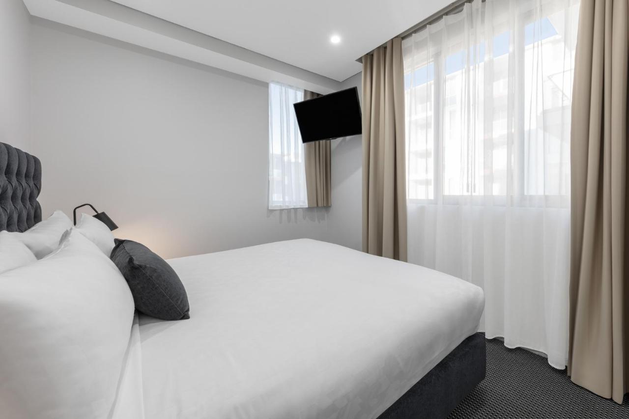 Meriton Suites North Ryde Sydney Eksteriør bilde A bedroom at the hotel