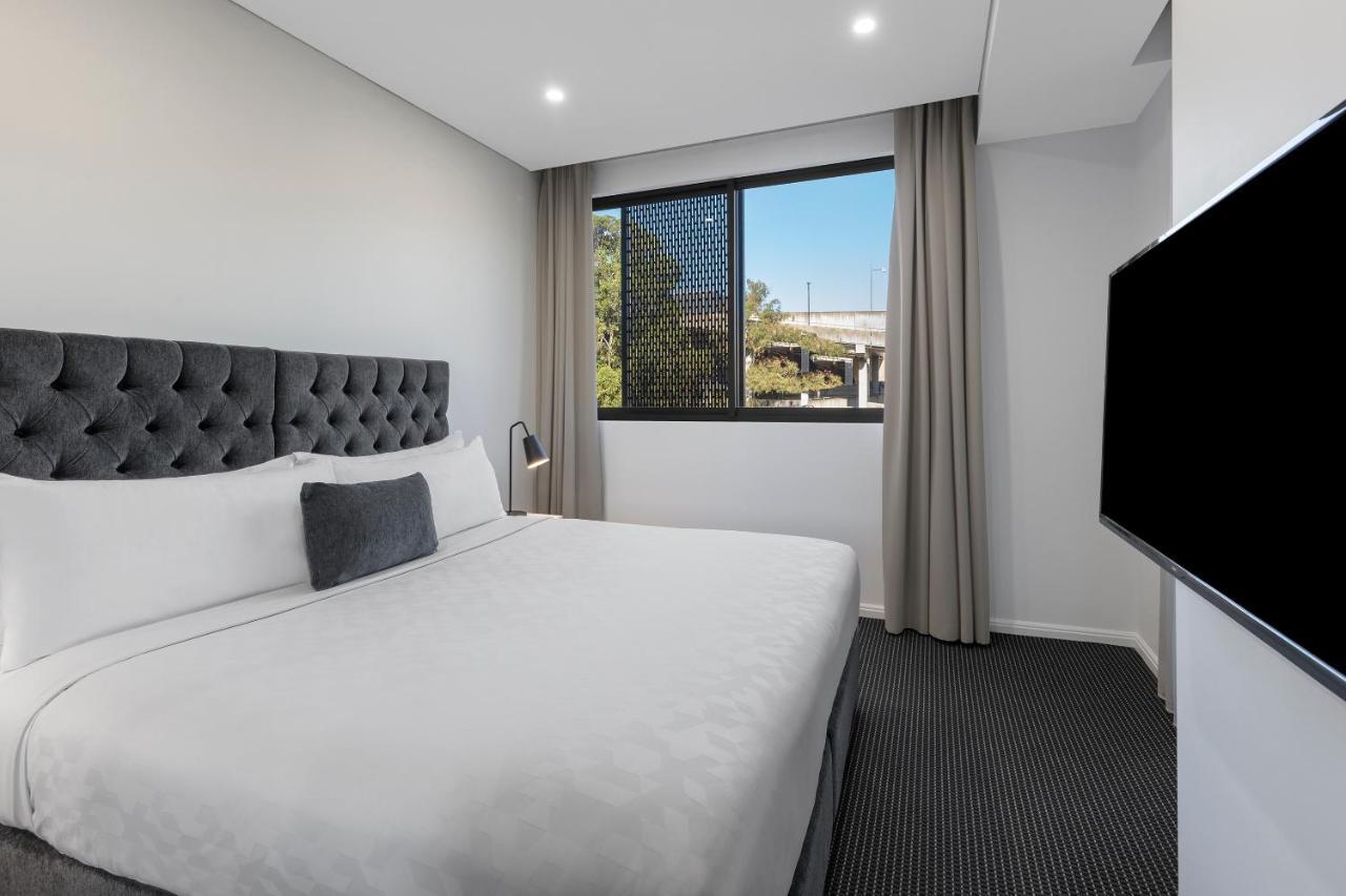 Meriton Suites North Ryde Sydney Eksteriør bilde A bedroom at the hotel
