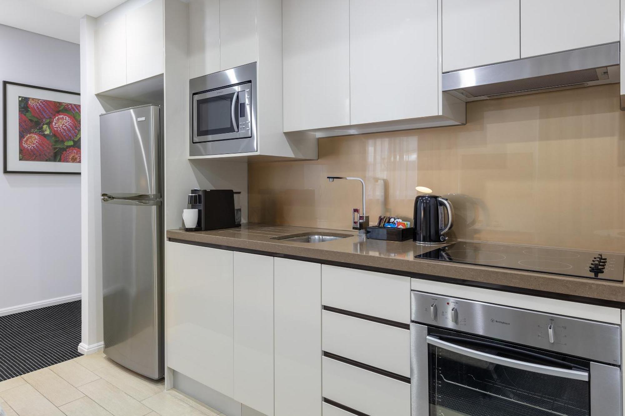 Meriton Suites North Ryde Sydney Eksteriør bilde A typical kitchen in a serviced apartment